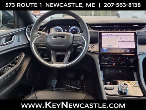 New 2025 Jeep Grand Cherokee Limited w/ Black Appearance Package AWD/4WD image 15