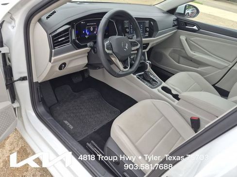 Used 2023 Volkswagen Jetta SE w/ Panoramic Sunroof Package FWD image 18