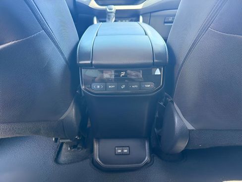 Used 2023 Toyota Highlander LE FWD image 12