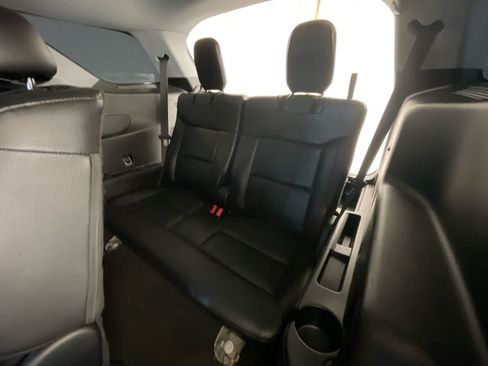 Used 2021 Ford Explorer XLT w/ Equipment Group 202A AWD/4WD image 24