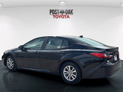 Used 2025 Toyota Camry LE image 5
