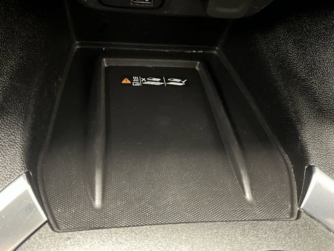 Certified 2023 Chevrolet Traverse LT w/ LT Premium Package image 28