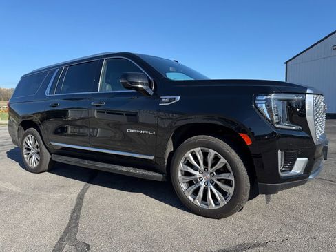 Used 2022 GMC Yukon XL Denali image 8