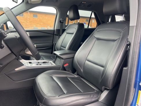 Certified 2022 Ford Explorer XLT w/ Equipment Group 202A image 17