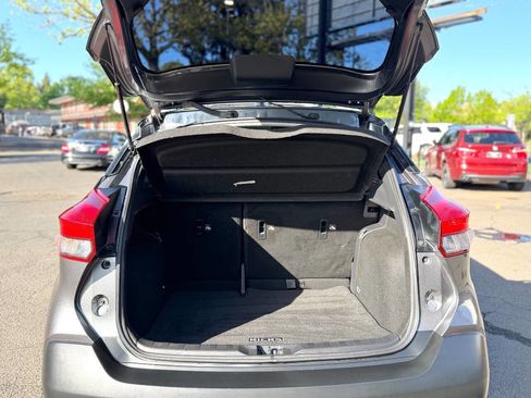 Used 2018 Nissan Kicks SV FWD image 12