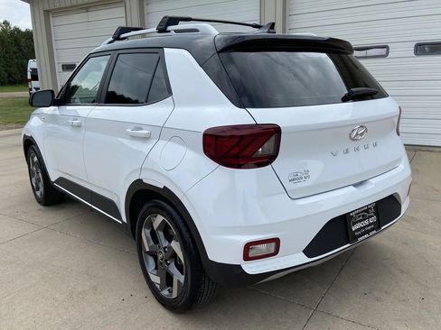 Used 2022 Hyundai Venue Limited FWD image 5