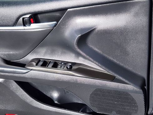 Used 2022 Toyota Camry LE image 12