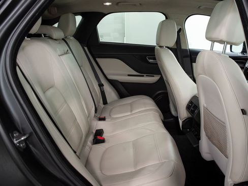 Used 2020 Jaguar F-PACE Prestige image 19