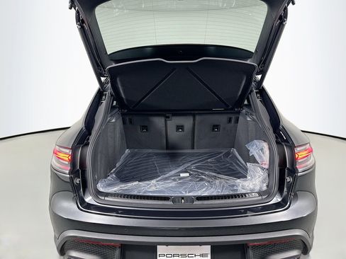 Certified 2025 Porsche Macan image 37