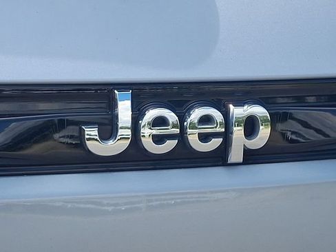 Used 2024 Jeep Grand Cherokee Limited AWD/4WD image 31