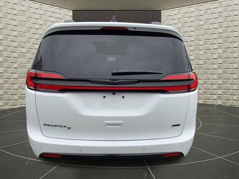 New 2026 Chrysler Pacifica Select w/ S Appearance Package AWD/4WD image 7