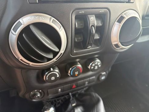 Used 2015 Jeep Wrangler Unlimited Sahara w/ Dual Top Group AWD/4WD image 10