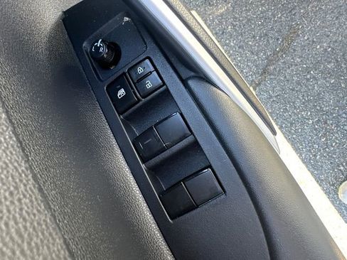 Used 2024 Toyota Corolla Cross AWD Hybrid image 28