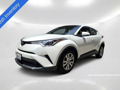 Used 2019 Toyota C-HR LE FWD image 1