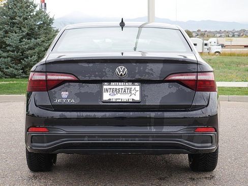 Used 2024 Volkswagen Jetta Sport image 4