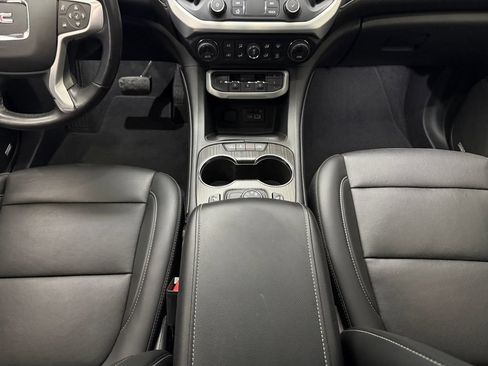 Used 2022 GMC Acadia SLT w/ Technology Package AWD/4WD image 22