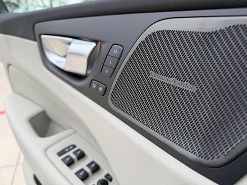 New 2026 Volvo XC60 B5 Ultra w/ Protection Package Premier image 17