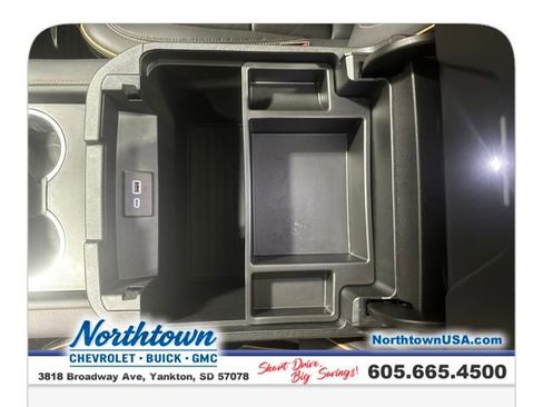 Used 2024 GMC Yukon AT4 w/ Technology Package image 27