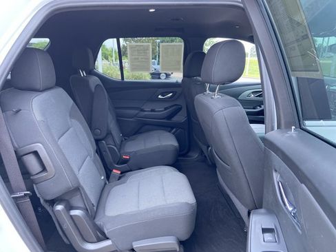 Used 2022 Chevrolet Traverse LT FWD image 14