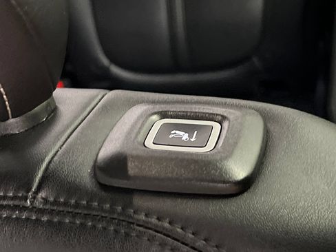 Used 2024 Jeep Wagoneer Series II w/ Flexible Seating Group AWD/4WD image 19