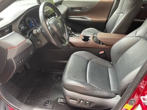 Used 2022 Toyota Venza XLE AWD/4WD image 17