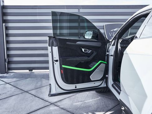 Used 2024 Lamborghini Urus Performante image 38