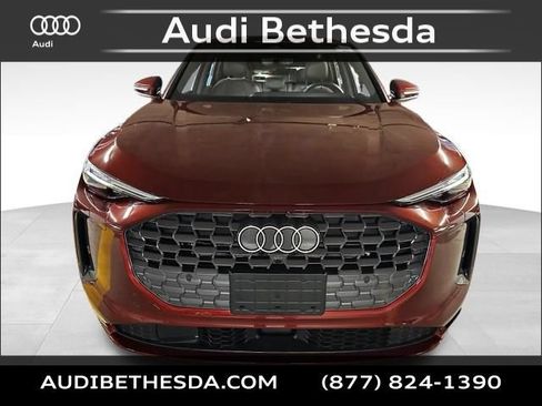Used 2025 Audi Q5 Premium Plus w/ Premium Plus AWD/4WD image 2