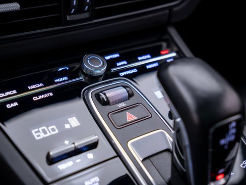 Used 2022 Porsche Cayenne Turbo S AWD/4WD image 25
