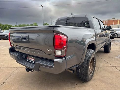 Used 2022 Toyota Tacoma SR5 w/ Technology Package RWD image 4