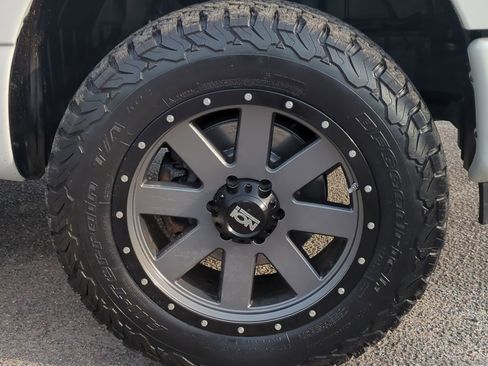 Used 2019 Nissan Titan SL w/ Midnight Edition image 11