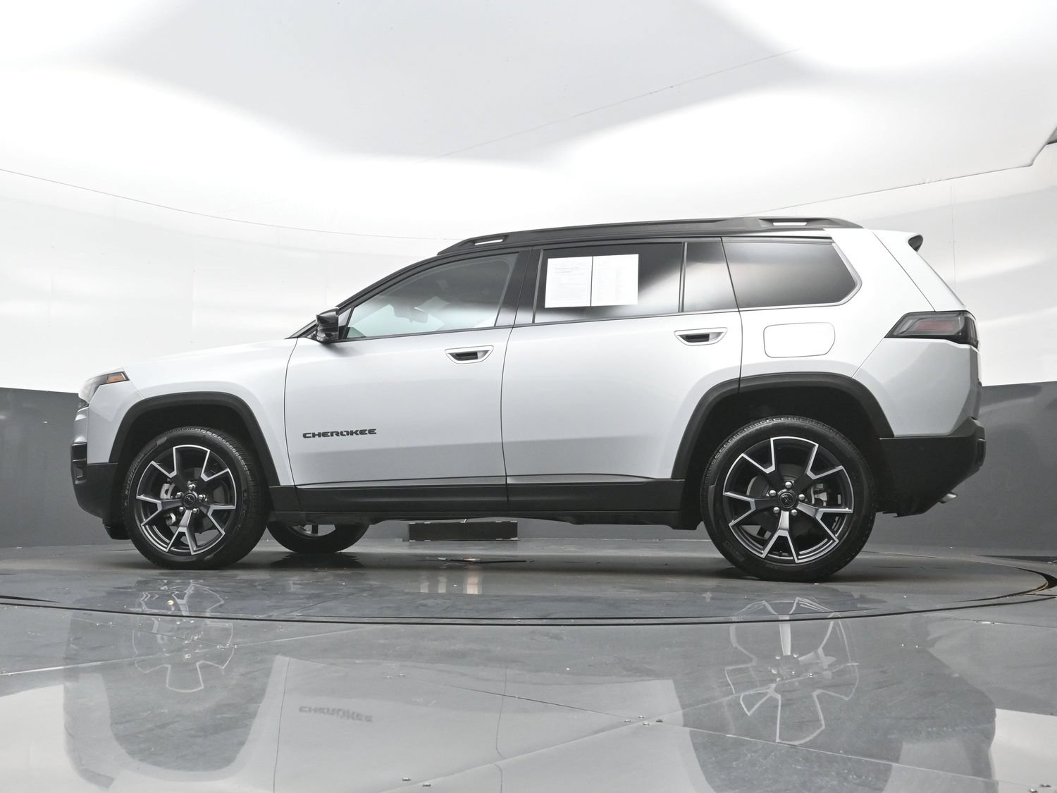 Used 2026 Jeep Cherokee Overland w/ Advanced Pro Tech Group AWD/4WD image 32