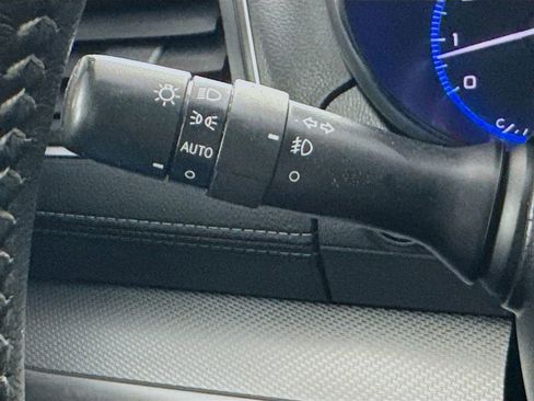 Used 2018 Subaru Outback 2.5i Premium image 12