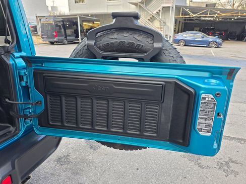 Used 2020 Jeep Wrangler Unlimited Sahara image 30