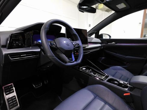 Used 2025 Volkswagen Golf image 31