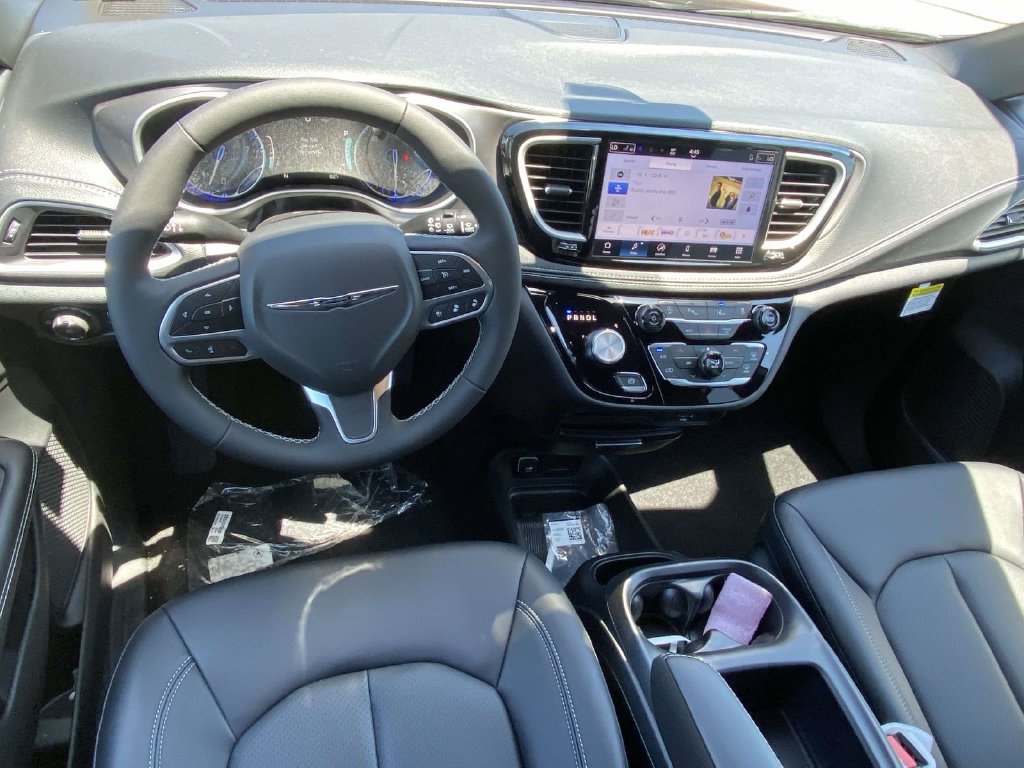 New 2026 Chrysler Pacifica Select AWD/4WD image 39