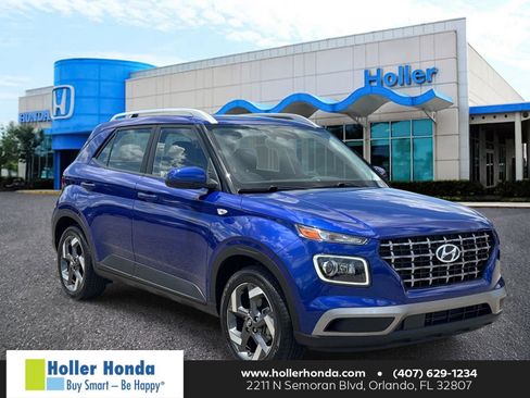 Used 2025 Hyundai Venue Limited FWD image 1