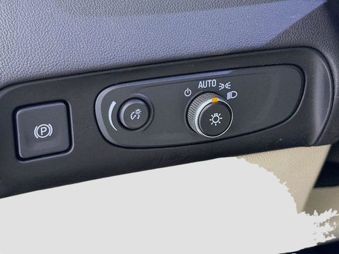 Used 2020 Buick Enclave Essence w/ Sound and Sites Package image 12