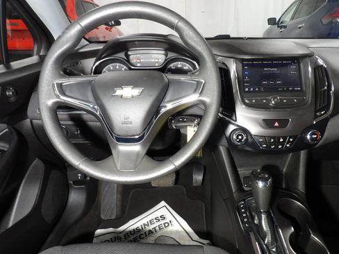 Used 2019 Chevrolet Cruze LS FWD image 10
