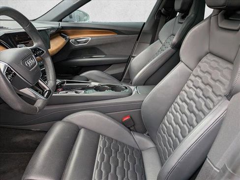 Used 2024 Audi e-tron GT Premium Plus image 18