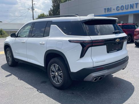 Used 2025 Chevrolet Traverse LT FWD image 6
