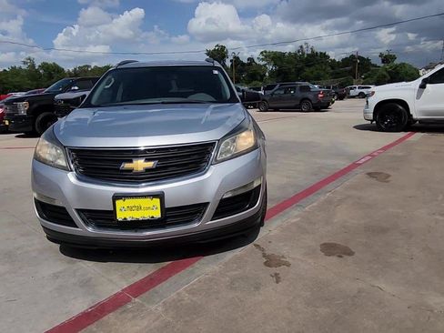 Used 2015 Chevrolet Traverse LS FWD image 3