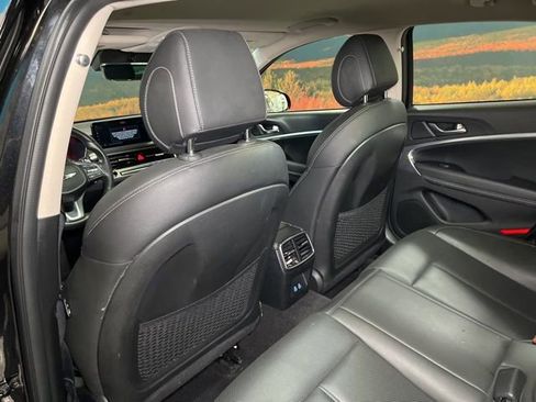 Used 2025 Genesis G70 2.5T image 47