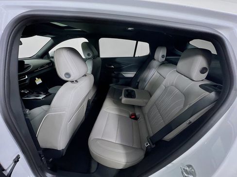 New 2025 Buick Envista Avenir image 21