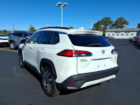 Used 2022 Toyota Corolla Cross XLE image 3