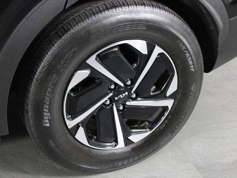 Used 2023 Kia Sportage LX image 11