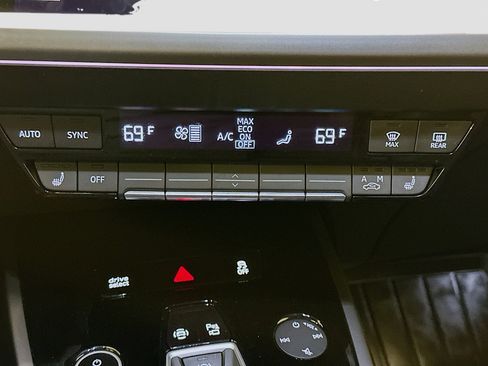 Used 2024 Audi Q4 e-tron Premium Plus w/ Premium Plus image 24