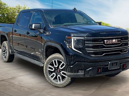 Used 2025 GMC Sierra 1500 AT4 w/ AT4 Premium Package AWD/4WD image 8