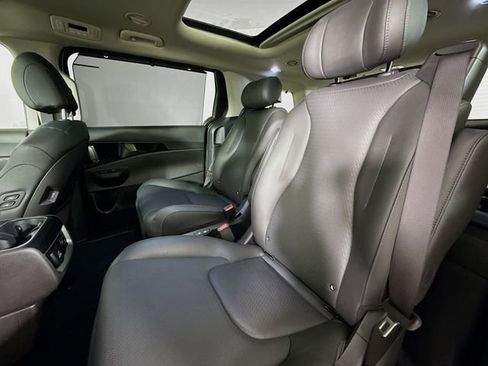 Used 2025 Kia Carnival SX Prestige image 26