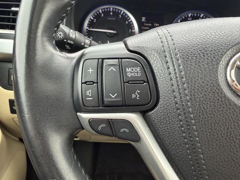 Used 2017 Toyota Highlander XLE FWD image 35