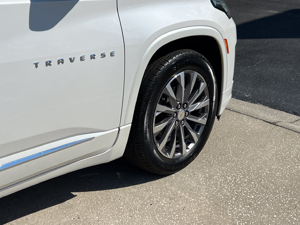 Used 2023 Chevrolet Traverse Premier FWD image 31
